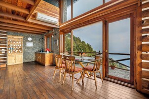 "Deluxe Villa - Bothwell Bank Cottage | Private kitchen | Coffee/tea maker, electric kettle, toaster, highchair