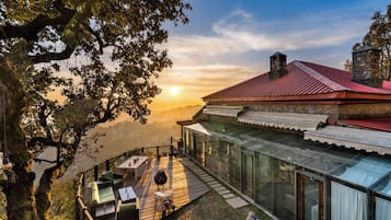 Premium Villa - Bothwell Bank House | 3 bedrooms, premium bedding, down duvets, Select Comfort beds