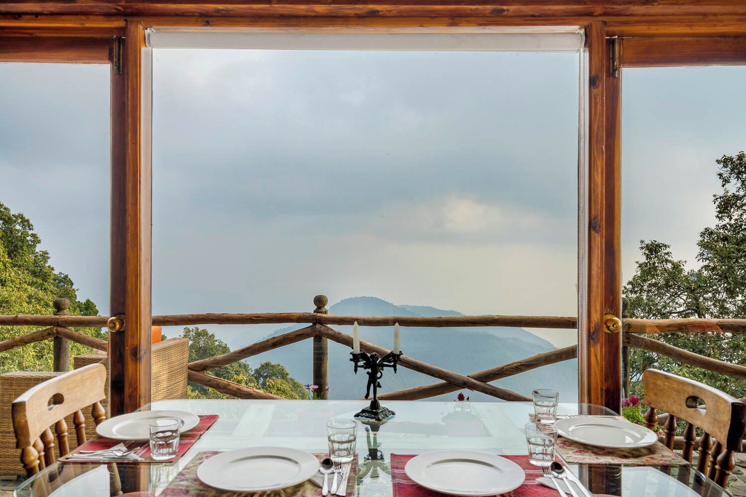 deluxe villa | living area | 32-inch smart tv with satellite channels, tv