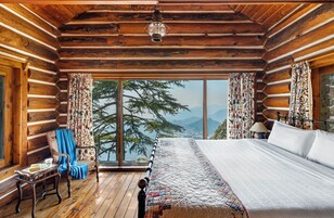  "Deluxe Villa - Bothwell Bank Cottage | Premium bedding, down comforters, Select Comfort beds, in-room safe