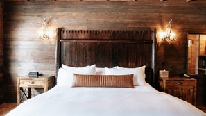 King Cabin Room | Premium bedding, down comforters, pillowtop beds, minibar - The Litchfield Inn (Litchfield)