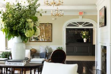 Library. The Litchfield Inn