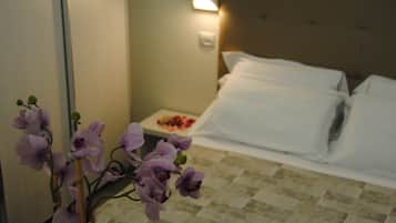Zimmersafe, Schreibtisch, Babybetten, Zustellbetten