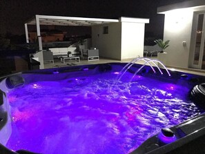 Bañera de hidromasaje exterior