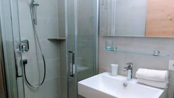 Camera doppia | Bagno | Doccia, asciugamani