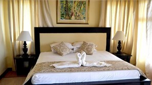 Suite, Sea View | Minibar, cribs/infant beds, rollaway beds