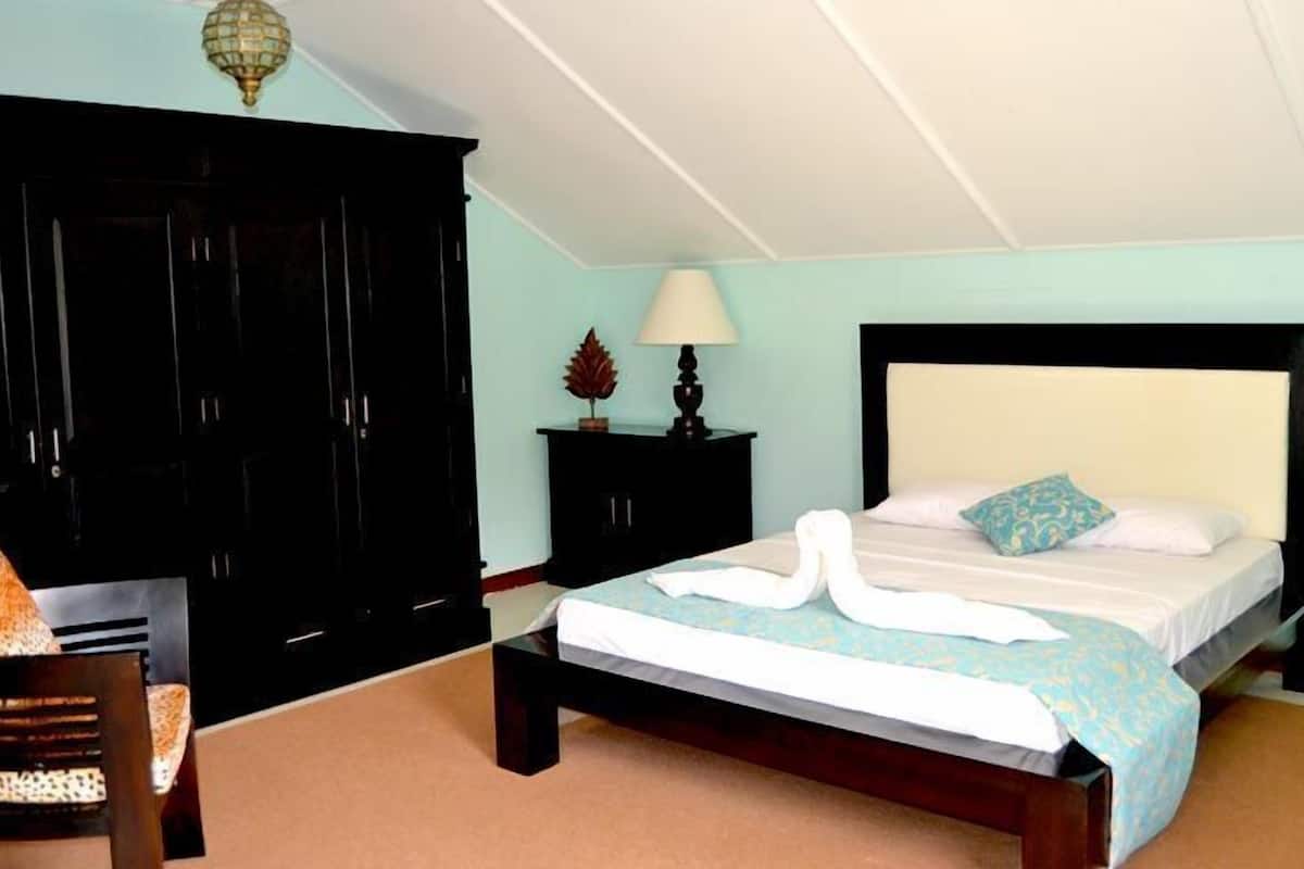Minibar, cribs/infant beds, rollaway beds