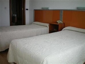 Twin Room | In-room safe, free WiFi