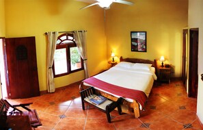 In-room safe, individually decorated, individually furnished - Hotel Xalteva (Granada)