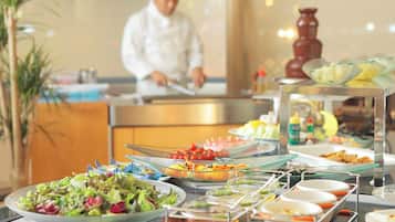 Café da manhã com buffet todos os dias mediante uma taxa