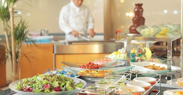 Café da manhã com buffet todos os dias mediante uma taxa