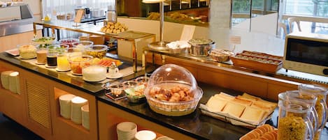 Frokostbuffé hver dag (JPY 1980 per person)
