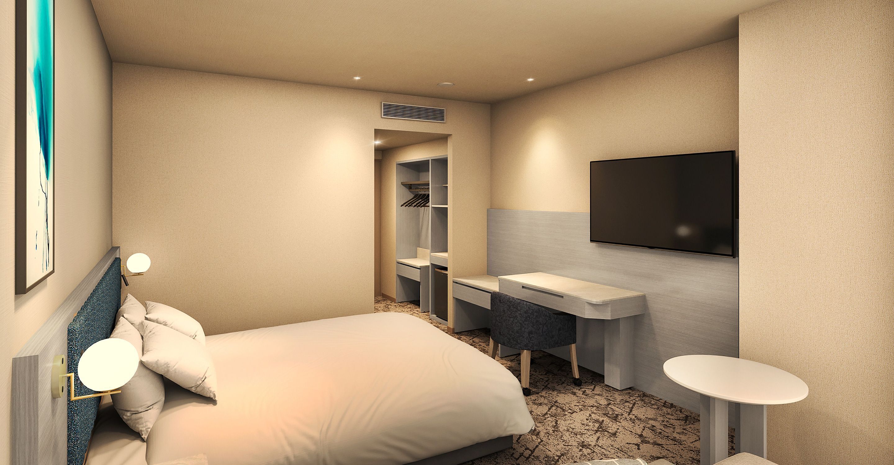 Una habitació d'hotel amb un llit, escriptori, televisió, armari i bany.