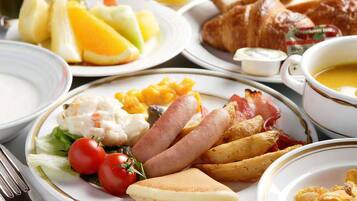 Daily buffet breakfast (JPY 1980 per person)