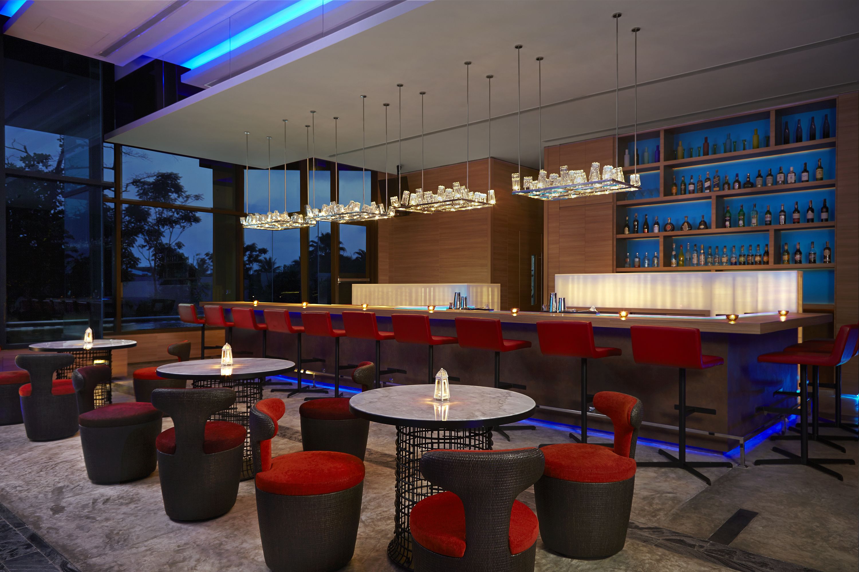 3 bars/lounges, pub, lobby lounge