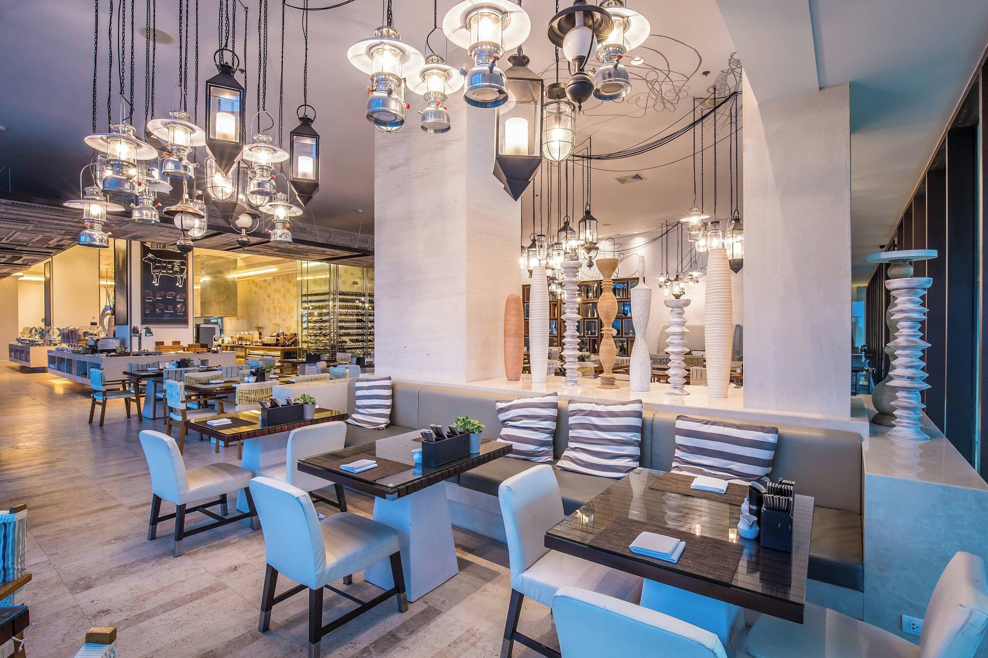 2 restaurants; breakfast, lunch and dinner served 