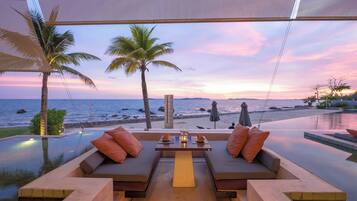 3 bars/lounges, pub, lobby lounge