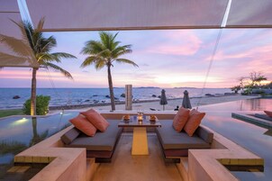 3 bares, pub, salón en el lobby