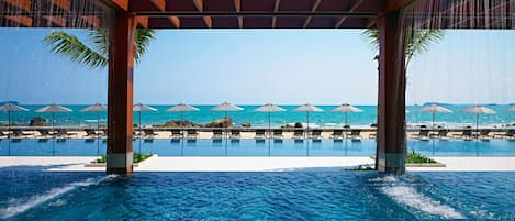 3 outdoor pools, cabanas (surcharge)