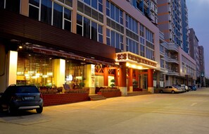 Front of property – evening/night - Guangzhou Masia Hotel (Guangzhou)