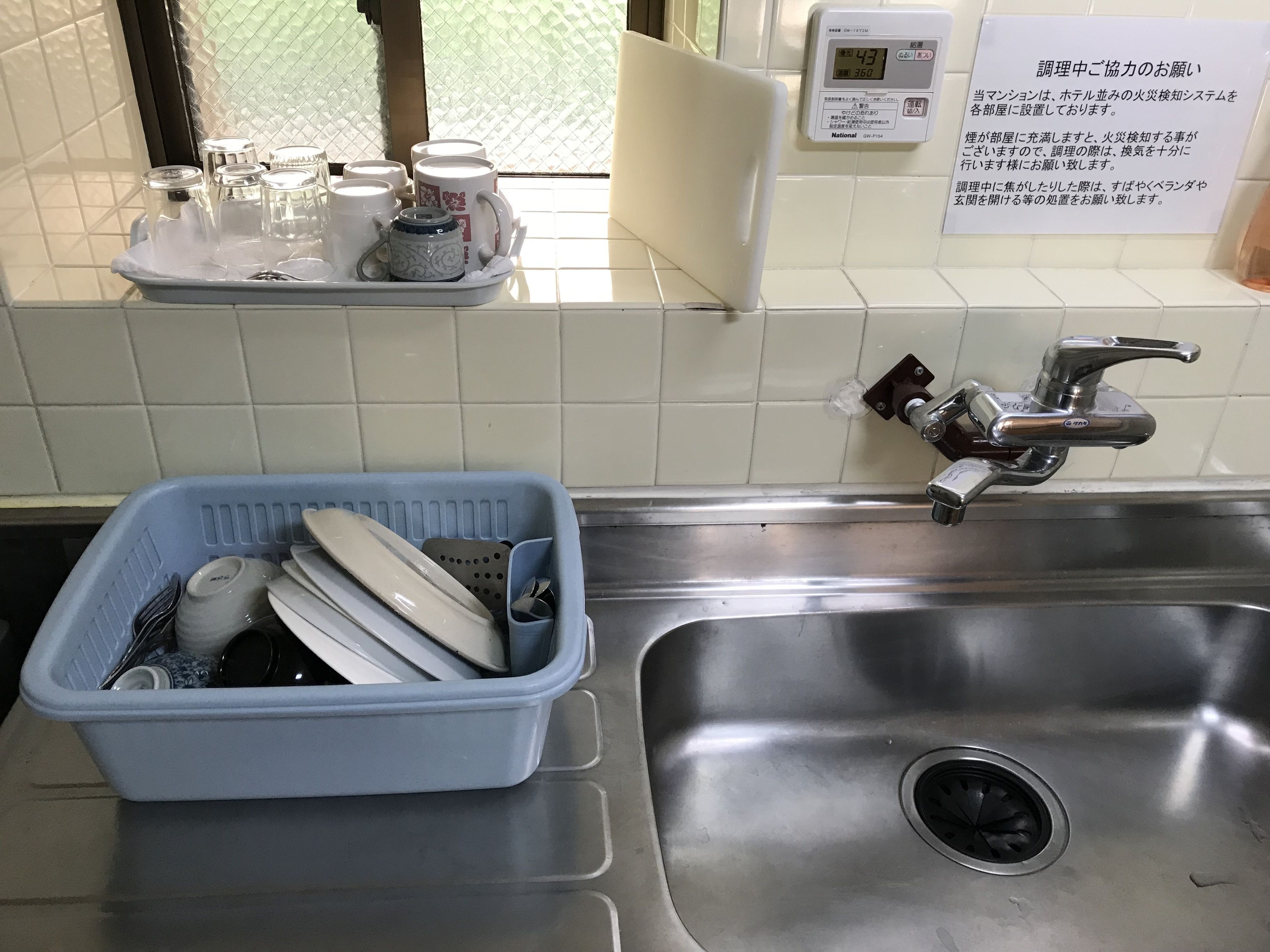 fridge, microwave, stovetop, electric kettle