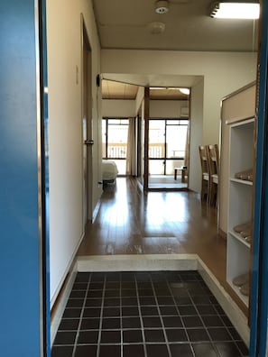 Egyptian cotton sheets, desk, iron/ironing board, free WiFi - Weekly Harborview Mansion - Main Building (Naha)
