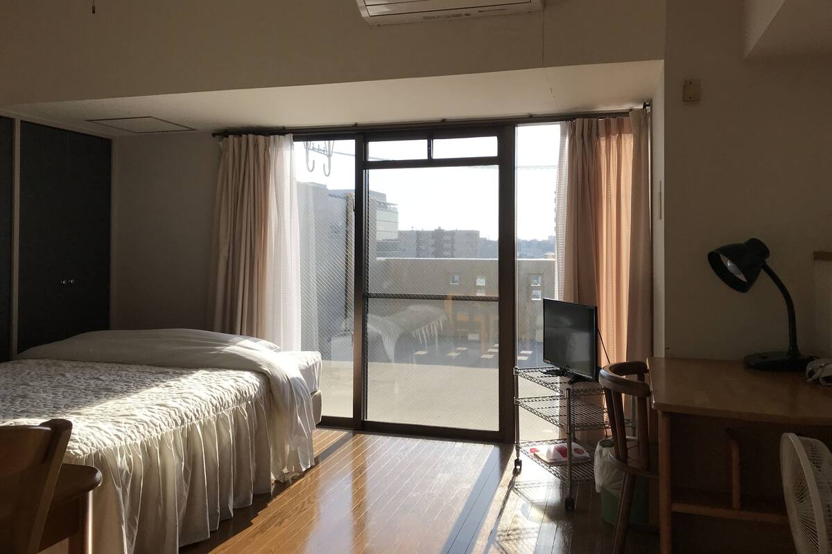 Wide Single Room | Egyptian cotton sheets, desk, iron/ironing board (on request)