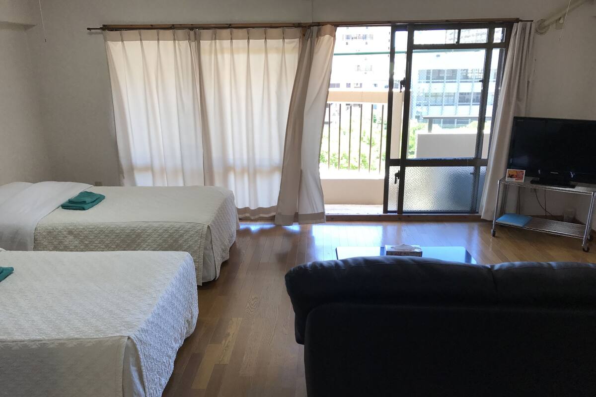 Family Twin Room | Egyptian cotton sheets, desk, iron/ironing board (on request)