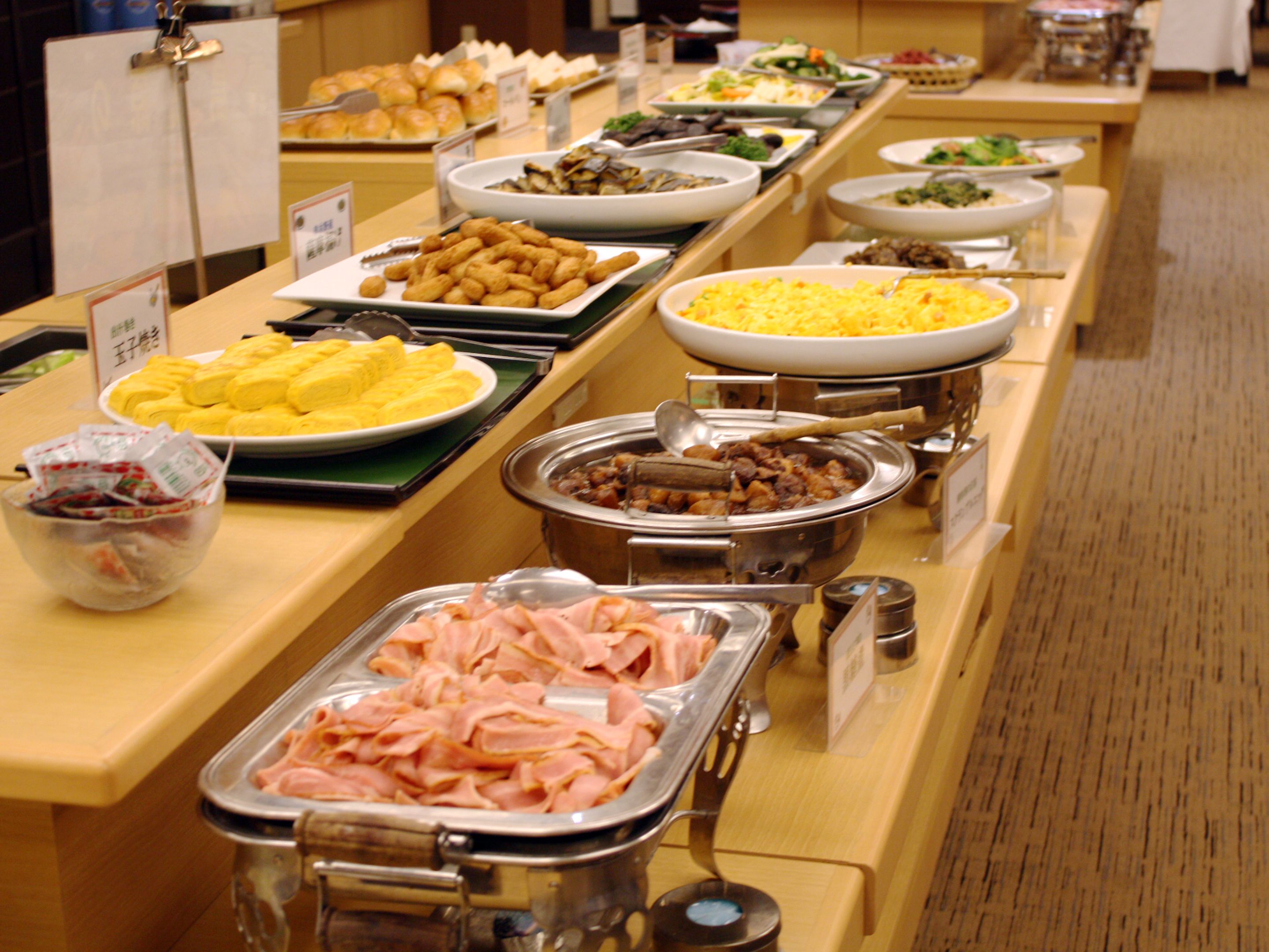 daily buffet breakfast (jpy 1500 per person)