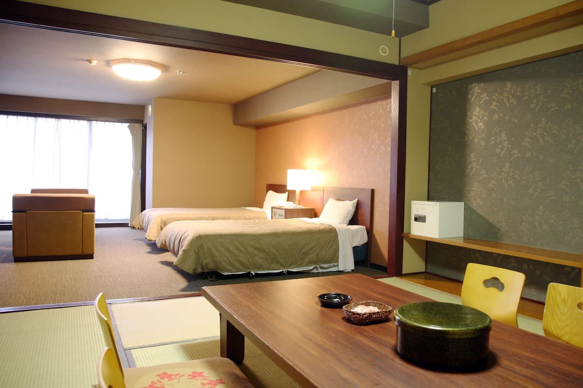 1 bedroom, down duvets, in-room safe, desk