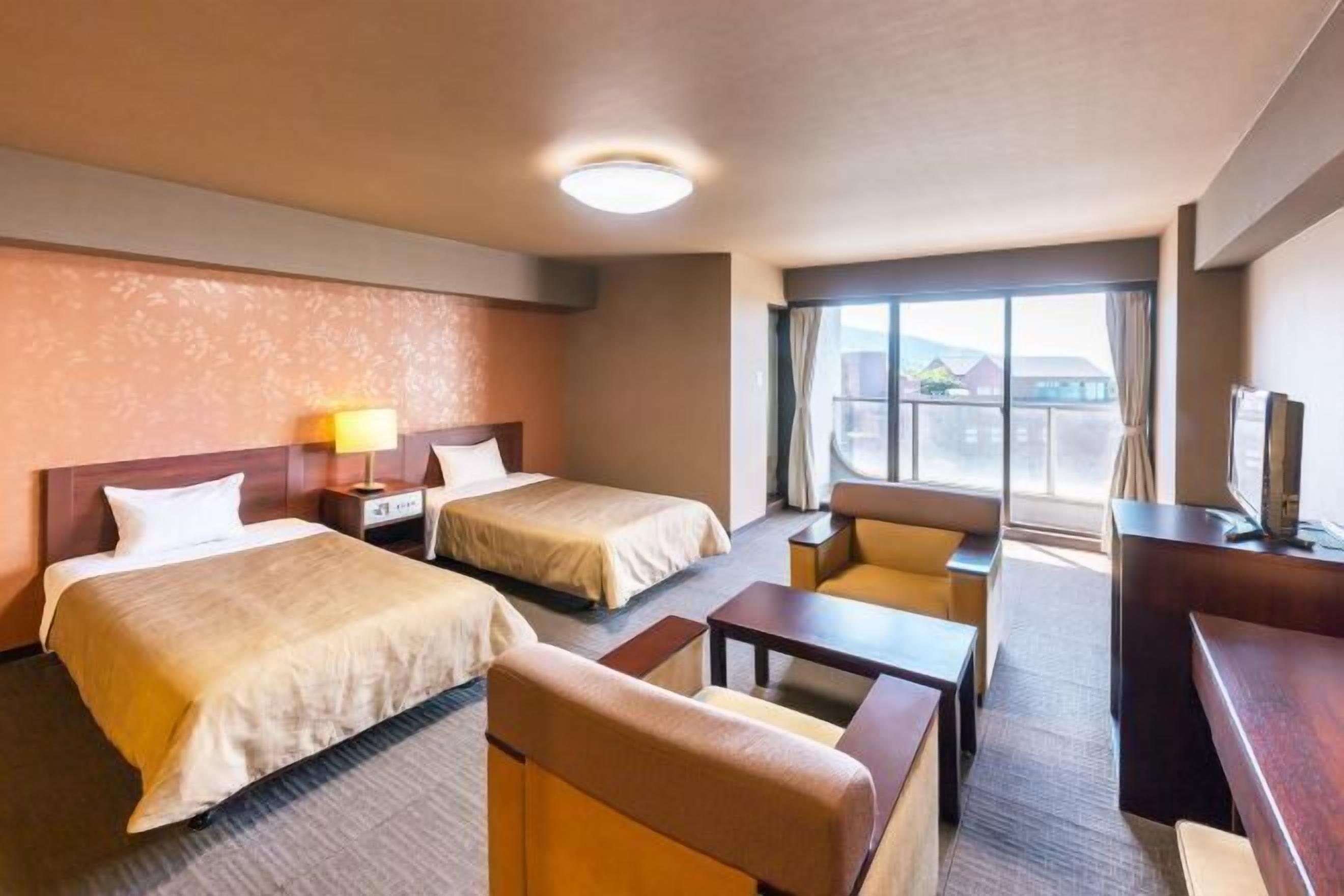 Down duvets, in-room safe, desk, blackout curtains