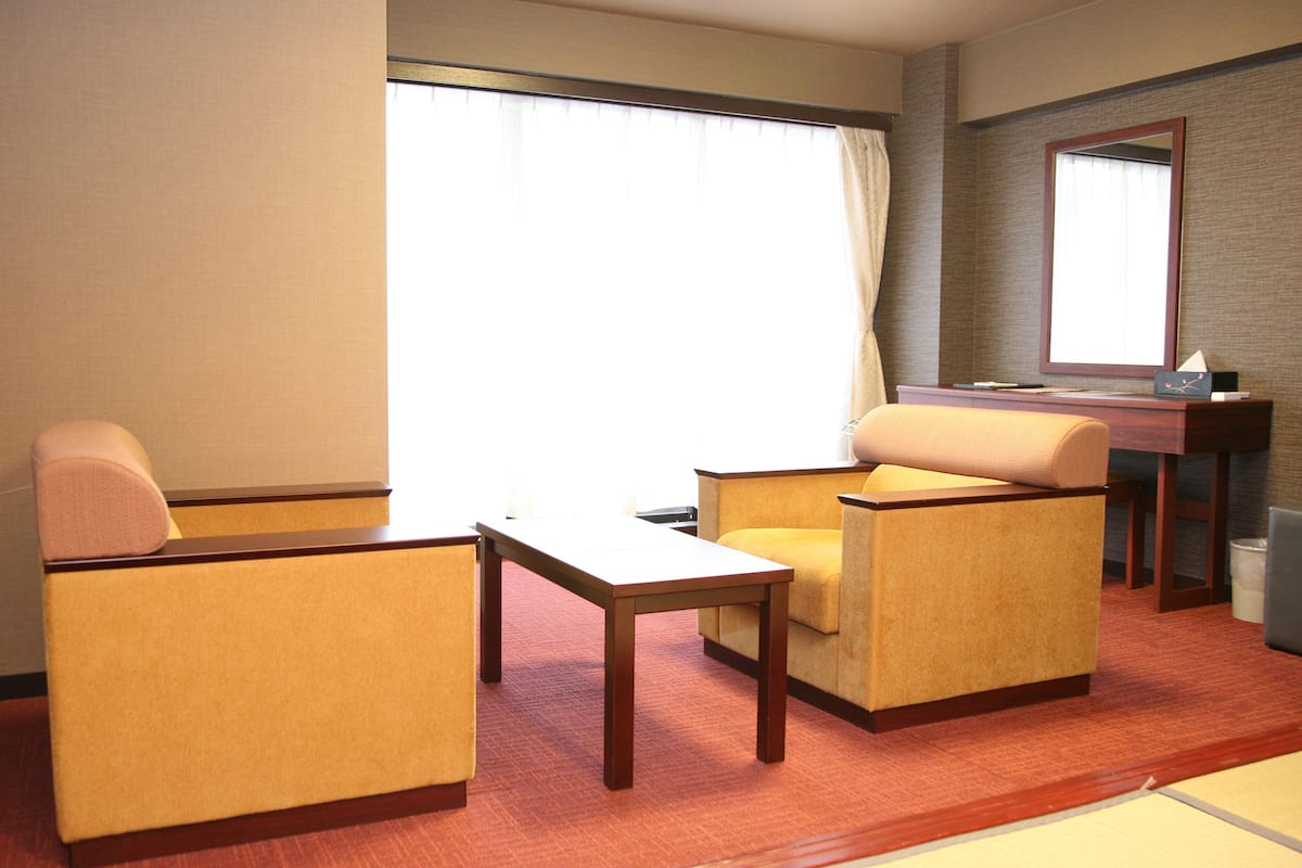 1 bedroom, down duvets, in-room safe, desk