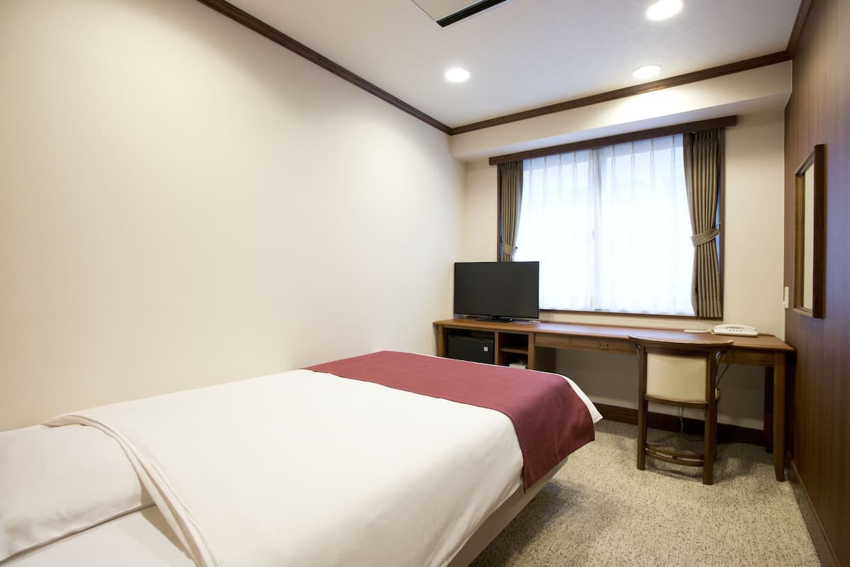 Premium bedding, desk, free WiFi, bed sheets