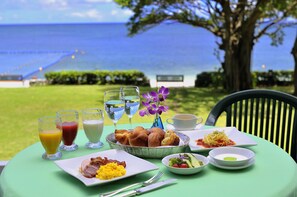 7 Restaurants; Frühstück, Mittagessen und Abendessen werden serviert