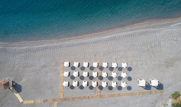 Private beach, sun-loungers, beach umbrellas, beach towels