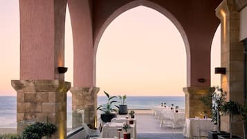 Petit déjeuner, déjeuner et dßner servis sur place, vue sur la plage