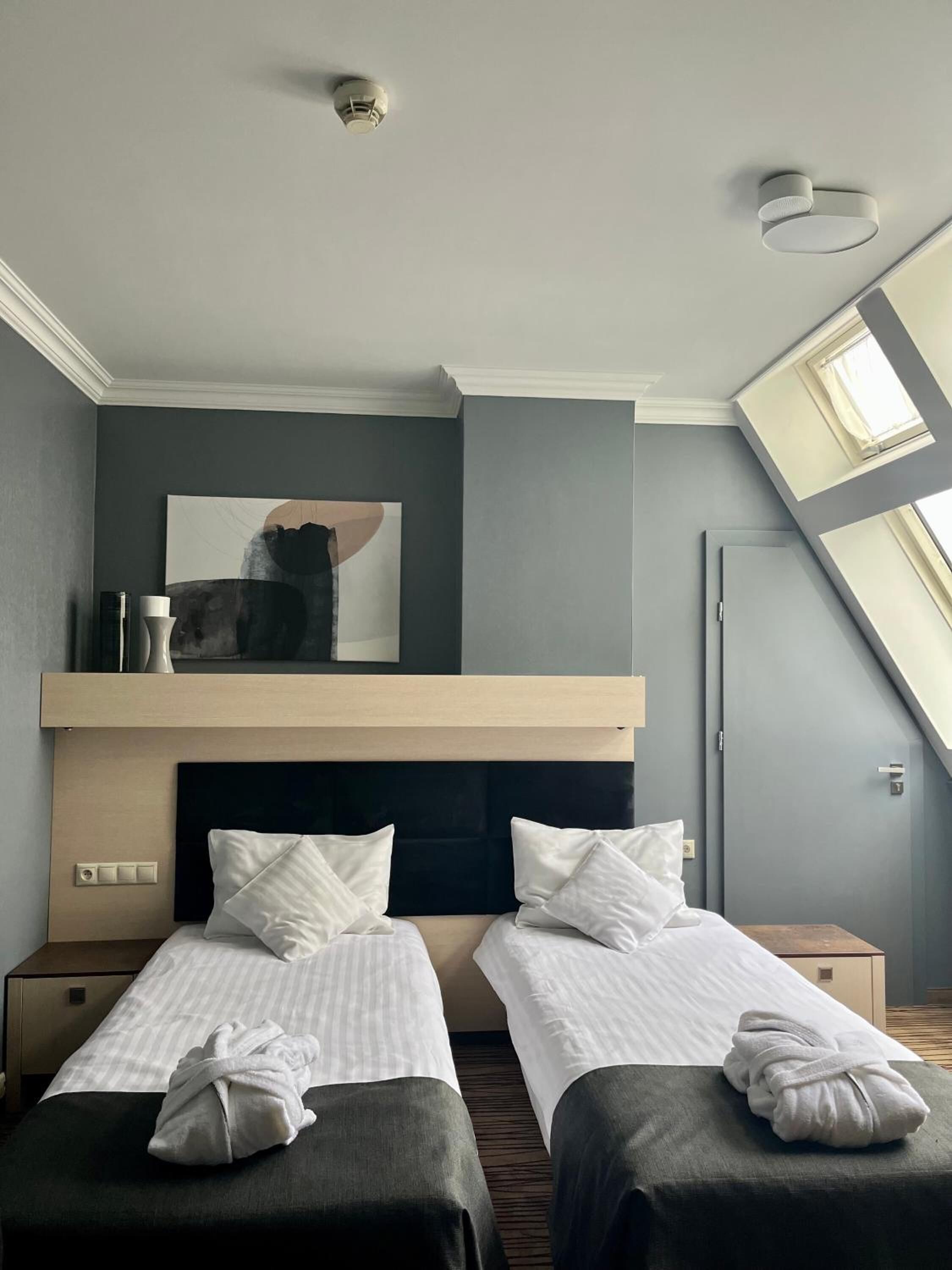 Minibar, coffres-forts dans les chambres, bureau, chambres insonorisées