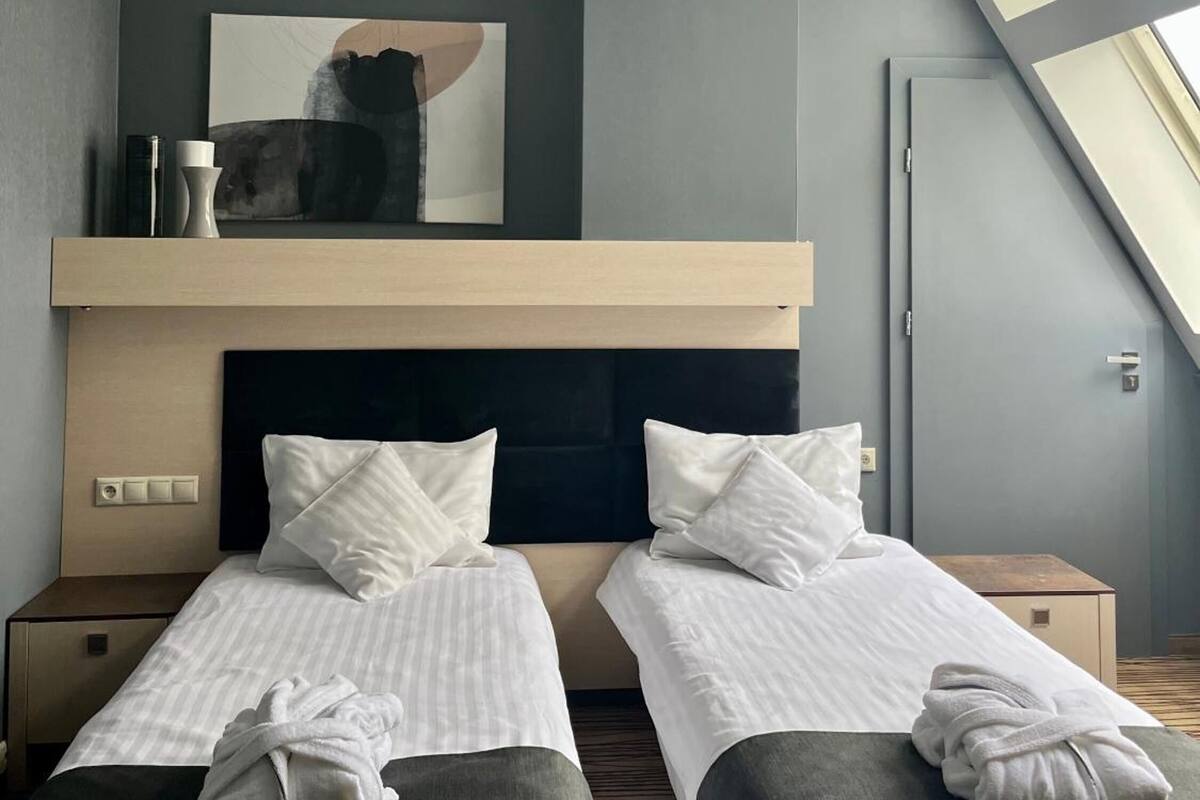Minibar, coffres-forts dans les chambres, bureau, chambres insonorisées