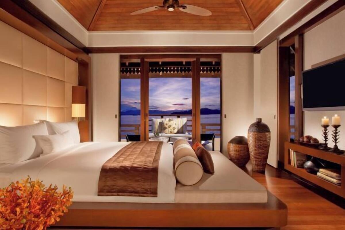 Luxe beddengoed, pillowtop-bedden, een minibar, een kluis op de kamer