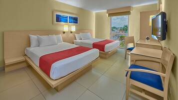 Una scrivania, tende oscuranti, ferro/asse da stiro, Wi-Fi gratuito