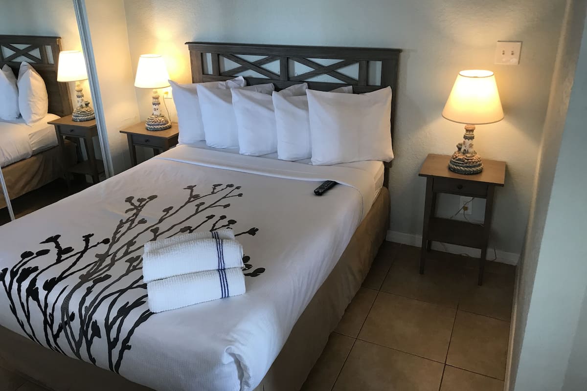 Free WiFi, alarm clocks, bed sheets