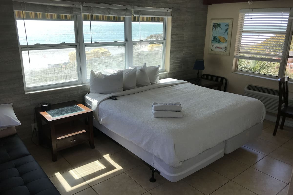Free WiFi, alarm clocks, bed sheets