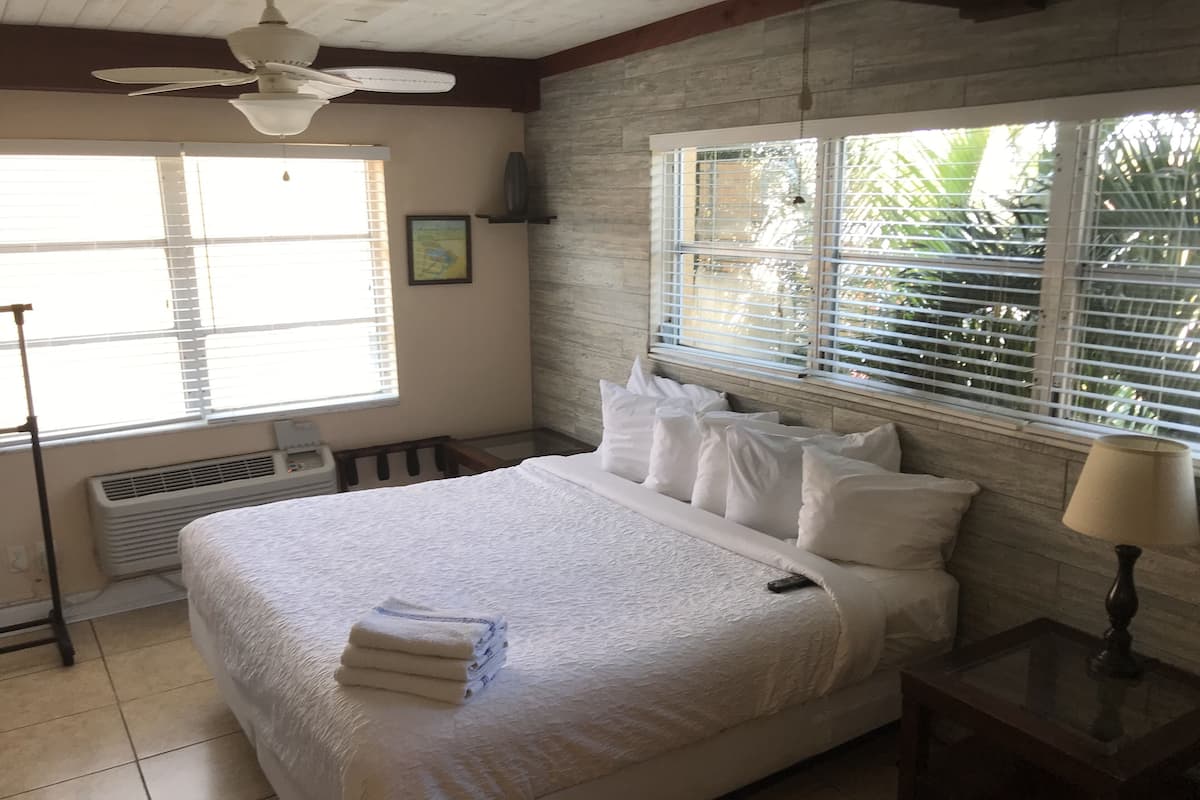 Free WiFi, alarm clocks, bed sheets