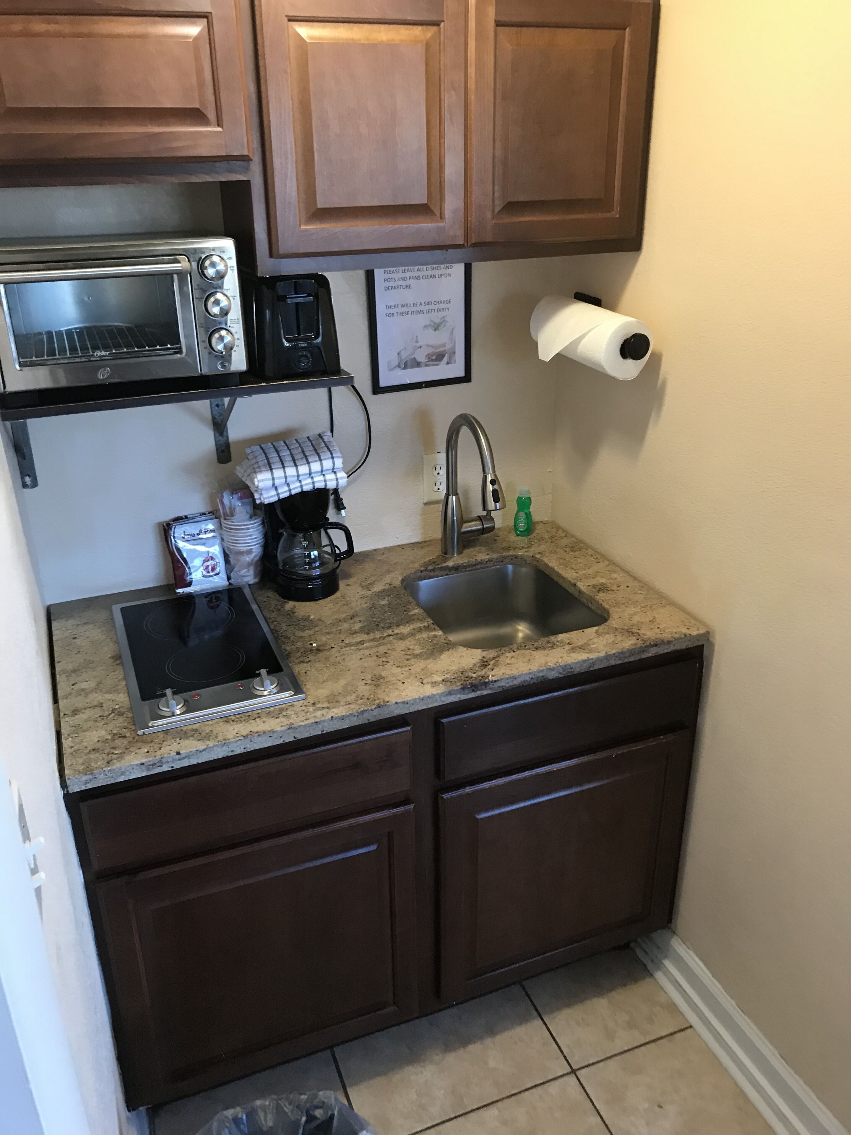 room, 1 king bed, kitchen, courtyard view, 2nd floor | private kitchenette | fridge, microwave, coffee/tea maker, toaster