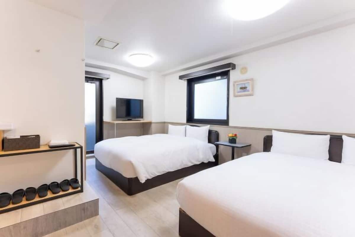 Edredons de pluma, cortinas blackout, Wi-Fi de cortesia, roupa de cama