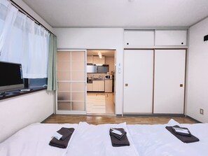 Changtee Condominium Non Smoking | Down comforters, blackout drapes, free WiFi, bed sheets - Tabist Changtee Hotel (Tokyo)