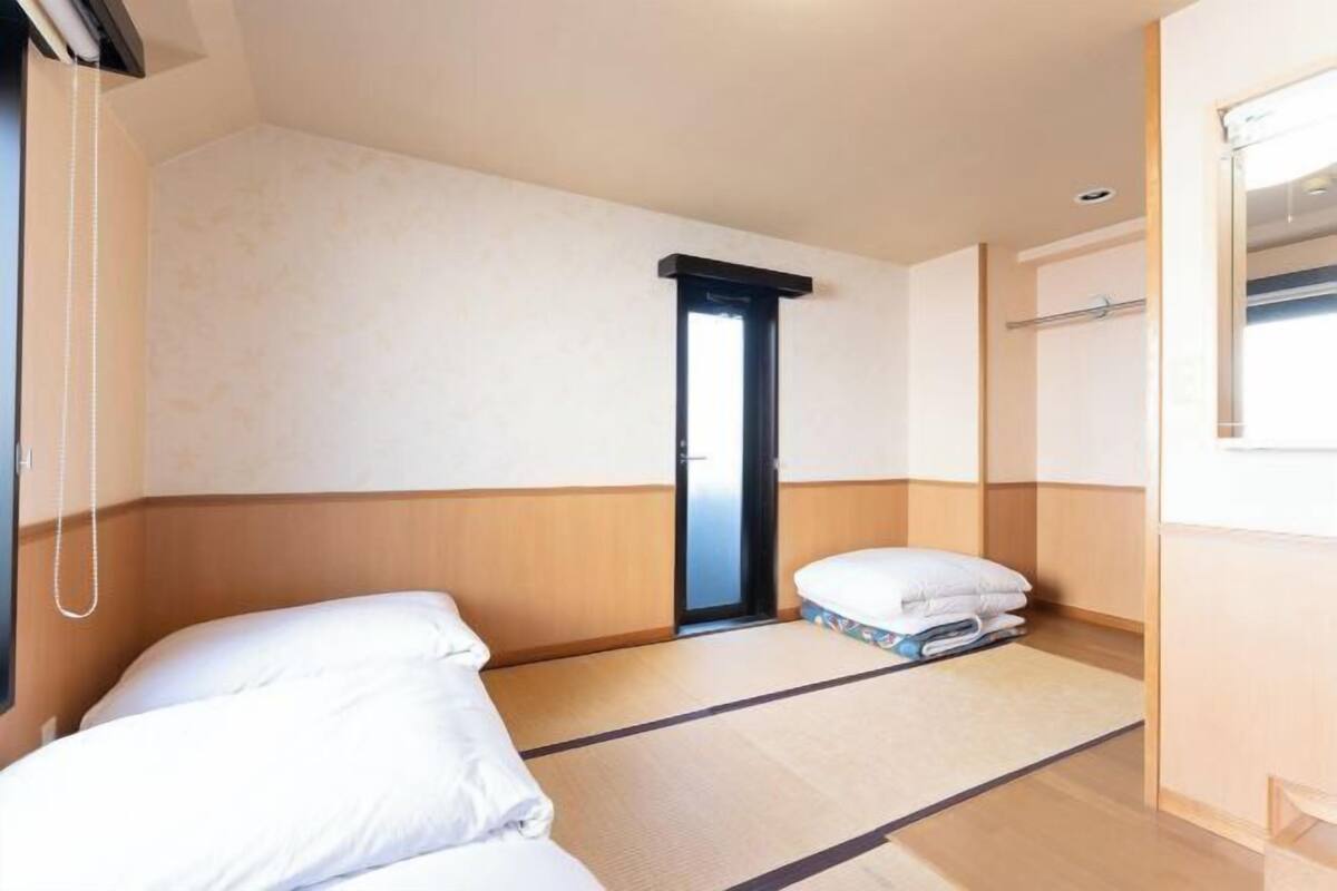 Untuvapeitot, pimennysverhot, ilmainen Wi-Fi, vuodevaatteet