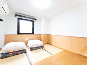 Traditional Twin Room, Non Smoking | Down comforters, blackout drapes, free WiFi, bed sheets - Tabist Changtee Hotel (Tokyo)
