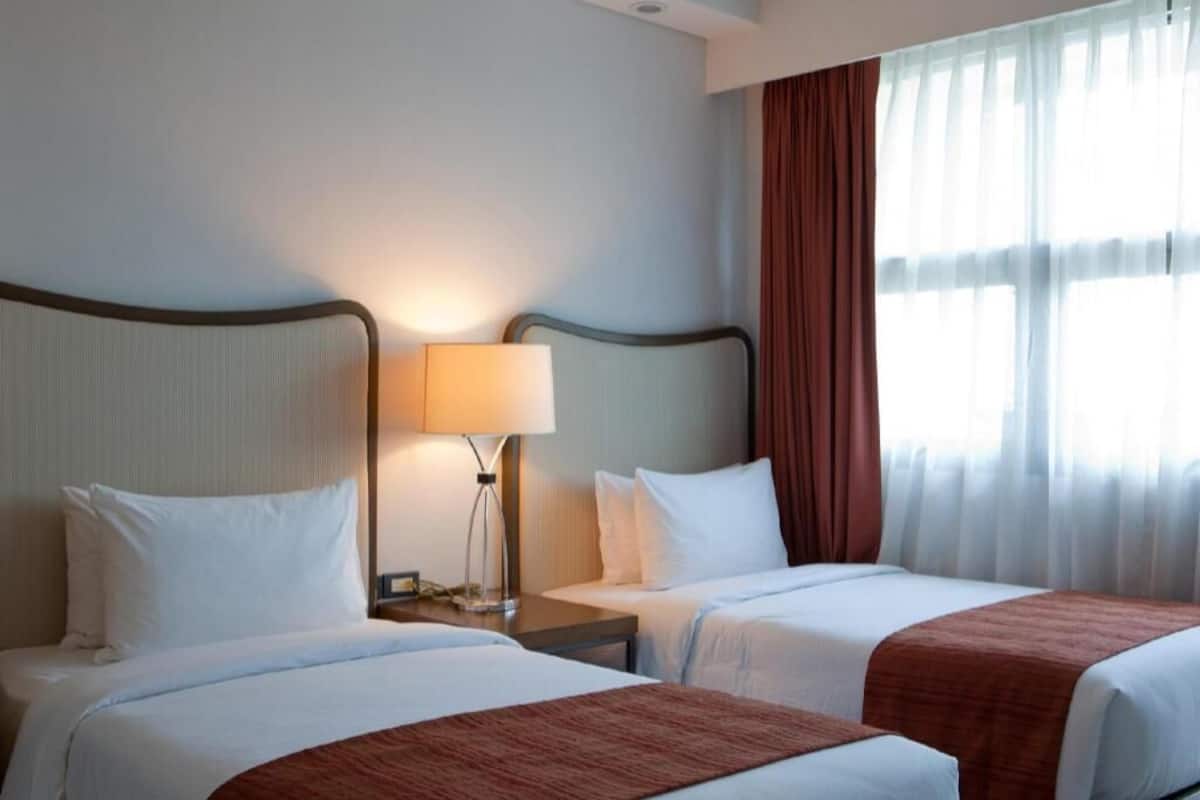 In-room safe, soundproofing, iron/ironing board, free WiFi