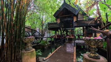 Check-in/check-out kiosk